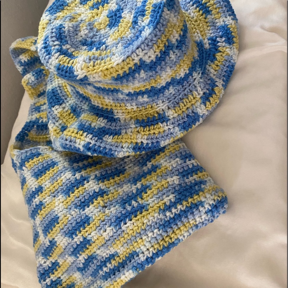 Summer ready crocheted hat and purse.